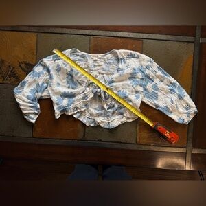 American Eagle woman wrap tie front v neck blue white medium preppy cropped sexy